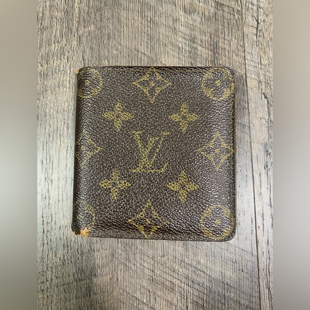 LOUIS VUITTON Mens Bi-Fold Wallet